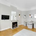 Beautiful Ac Apartment - Close To Trocadero